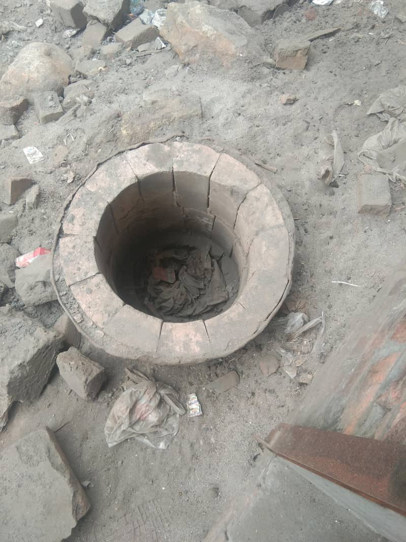 موجود ہے۔ سلور کی ڈھلائی کا مکمل سامان بھٹی کے ساتھ 3