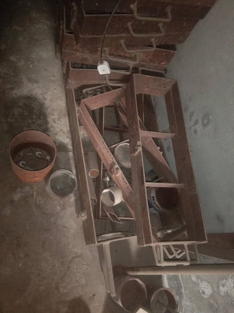 موجود ہے۔ سلور کی ڈھلائی کا مکمل سامان بھٹی کے ساتھ 6