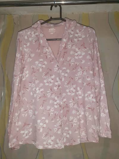 night dress hyn ayk velvet ka hai or dusra lown type h