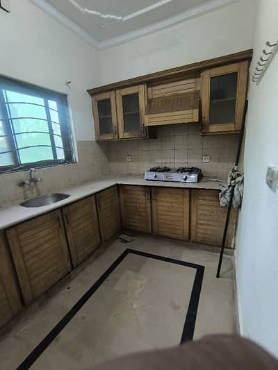 2 bedrooms & 2 bathrooms DD tv lounge kitchen