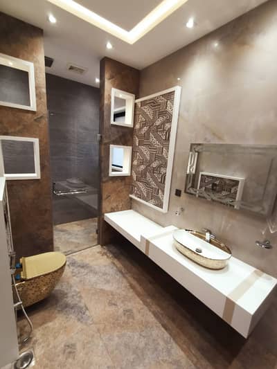 1 KANLA BEAUTIFUL HOUSE AVAILABLE FOR SALE IN A VERY HOT LOCATION IN UET HOUSING SOCIETY BLOCK B