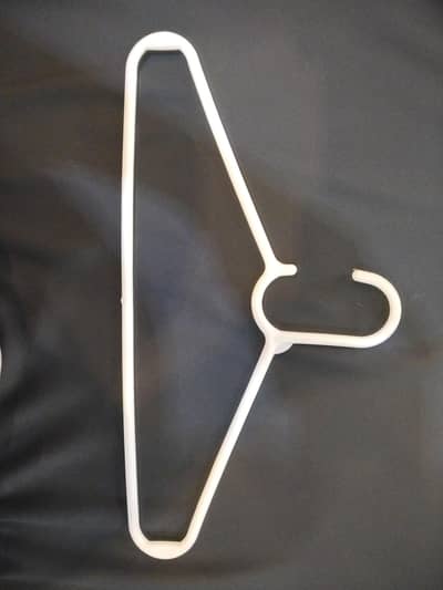 Plastic Hangers Bulk Sale – 200+ Pieces Available Rs 15 Each