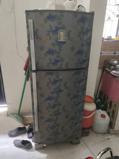 Dowlance Fridge model no. 9188WbM color Gary