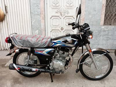 Honda CG 125 Model 2025 only 3000 km driven (0/3/2/1/8/5/2/0/0/5/6)