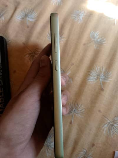 Samsung A05 hai Ram 6GB/128GB hai koi fault nhi hai box and charger ha