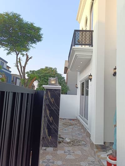 10 Marla Corner + Facing Park House For Sale