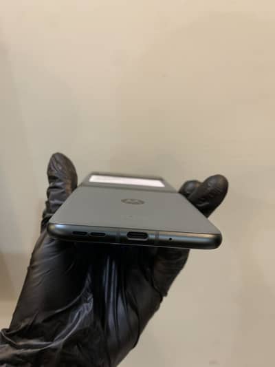 Motorola Razr 8/128GB – Premium Foldable Design