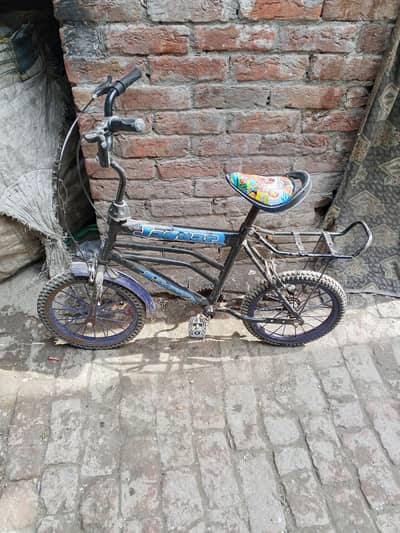 choty bacho wali cycles ha  saf condition my