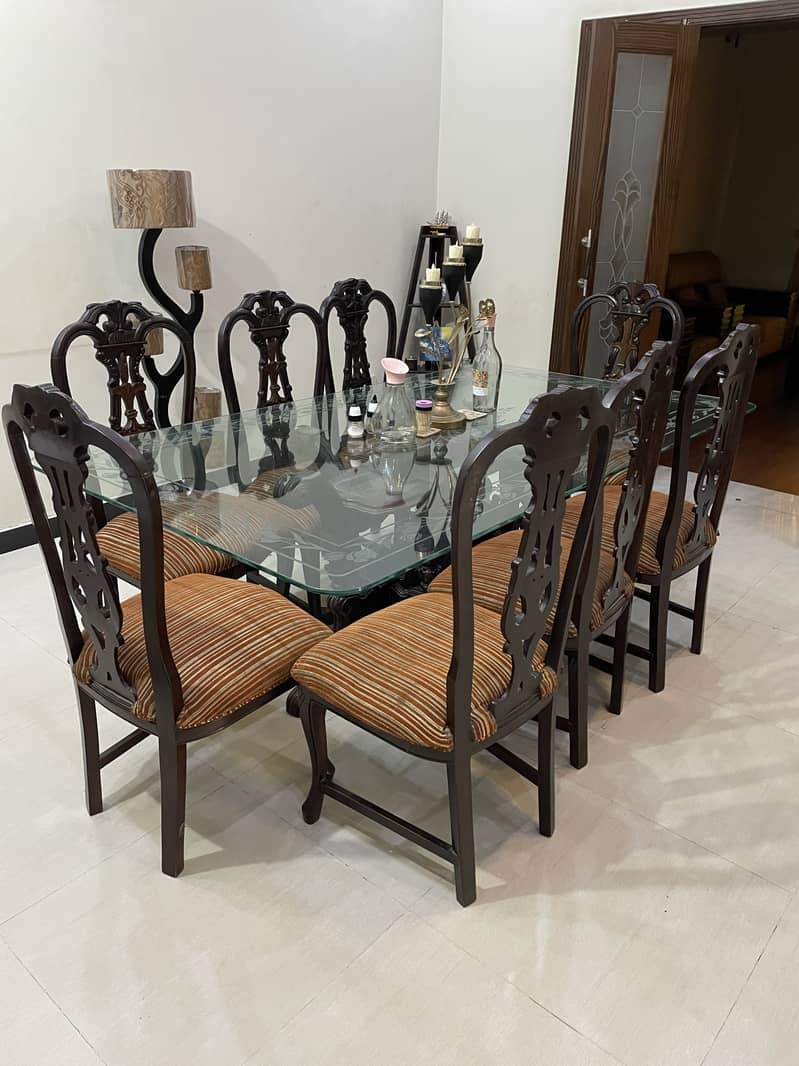 Dining table 0