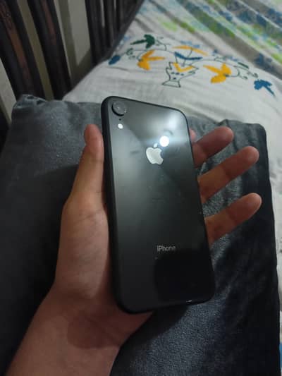 Apple iPhone XR – Black (64GB)