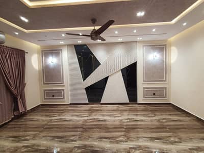 1 KANLA BEAUTIFUL HOUSE AVALABLE FOR SALE IN A VERY HOT LOCATION iIN NASHEMAN-E- IQBAL PHASE 2