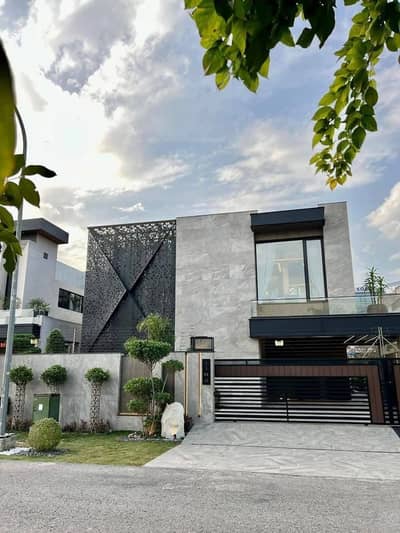 ONE KANAL BEAUTIFUL FOR RENT AT BAHRIA TOWN PRIME LOCATION