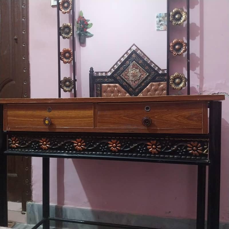 bed with dressing table 4