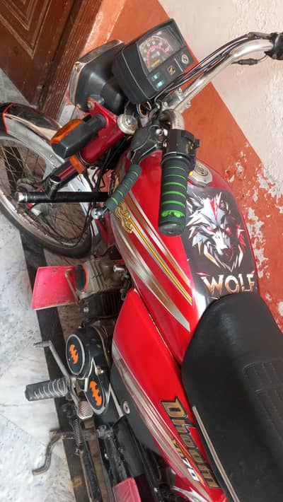 Yamaha dhoom 22 model.   10/10 condition