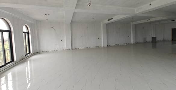 BRAND NEW LIKE FLOOR FOR RENT ON MAIN ROAD