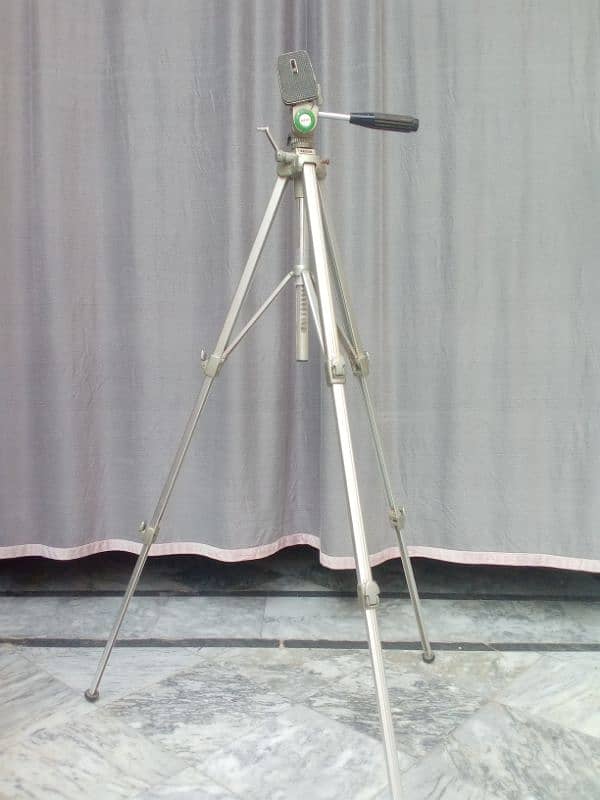 camera stand 1