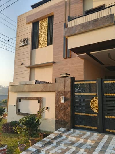 7 Marla Conner Beautiful & Lavish House For Sale