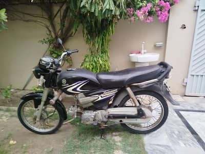 Yamaha Junoon black