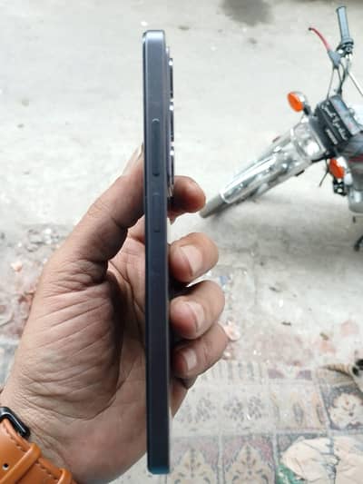 I m selling a realme c75 gud condition 10/10 8+8/128