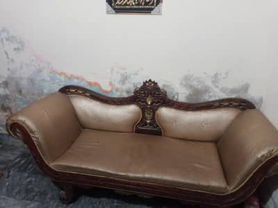 Dewan sofa