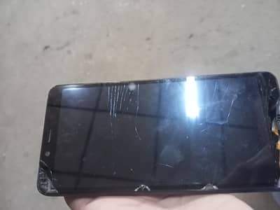 sirf screen damage hai baki sub ok hai  boxs kai saat hai
