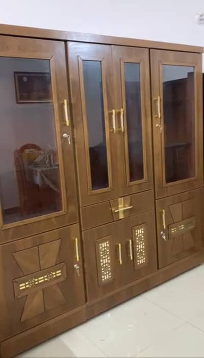 only 2 months used stylish bedoom set & divider in excellent condition