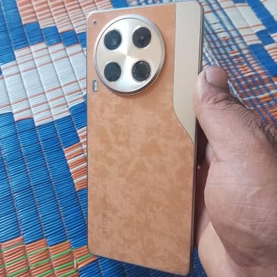 tecno camon30.10/10. condishon