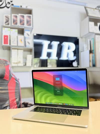 Macbook Pro (15inch) 2017 core i7 16/512GB Touch bar heavy edition