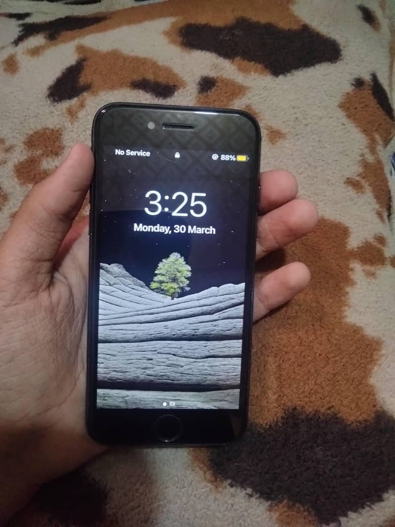  iPhone 7 – Mint Condition | Smooth Performance  5