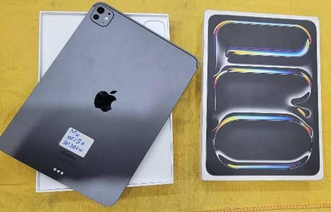 Apple ipad pro M4 , 256gb , with box and charger