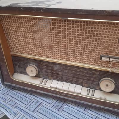 Grundig Radio Model 1960