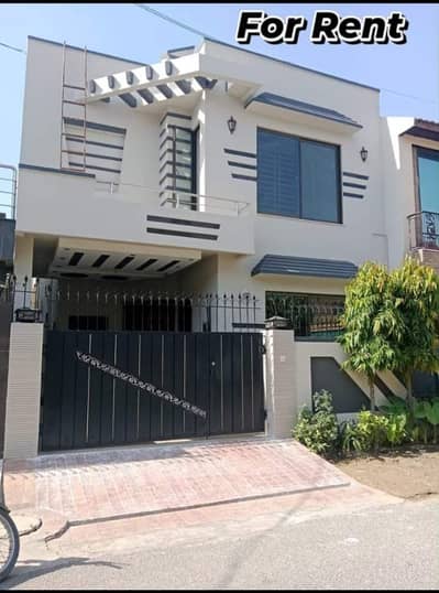 5 MARLA LOWAR PORTION LIKE NEW