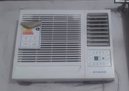 window ac skywood 0.75 tone used for sell working perfect