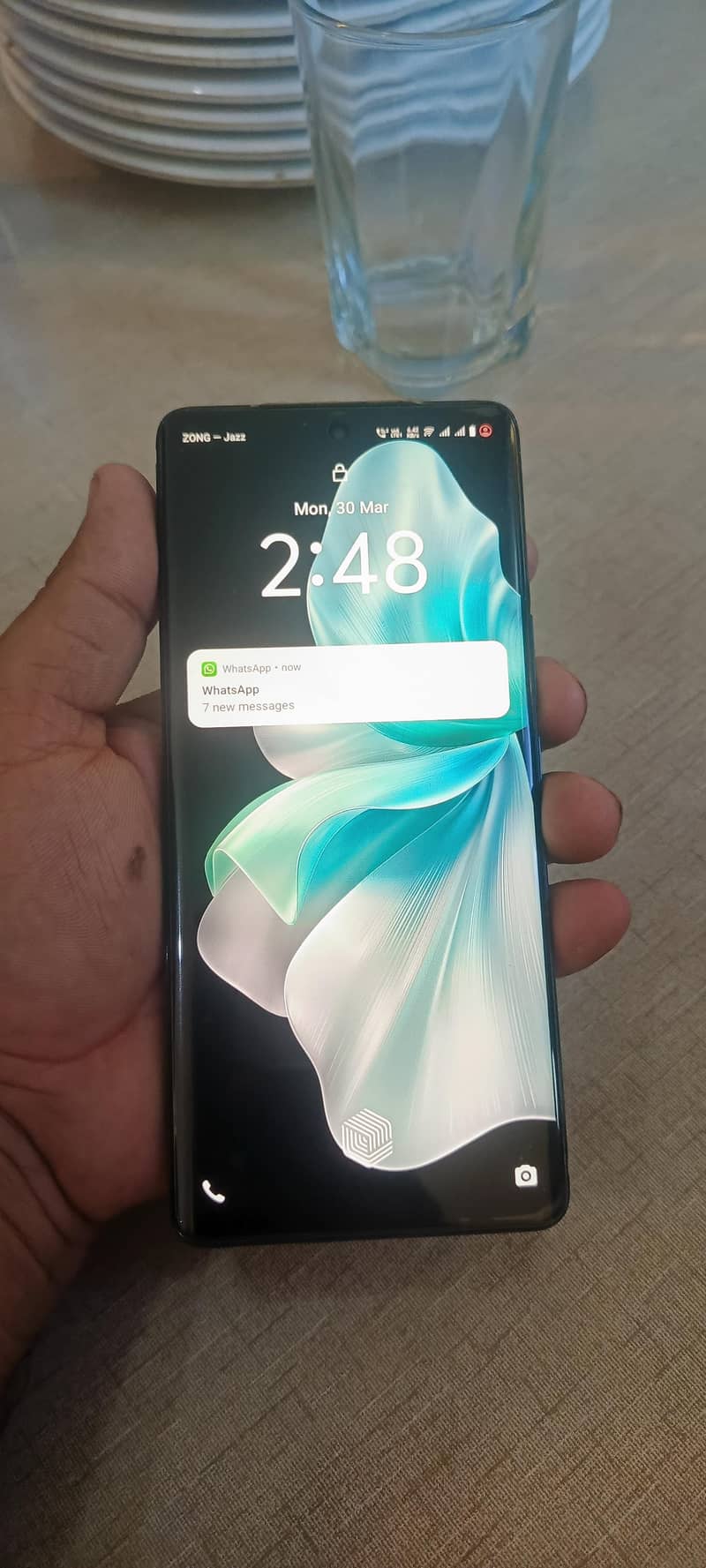 کنڈیشن بھی اچھی ہے یہ بالکل  لش موبائل ہے 3