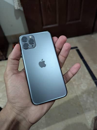 Iphone 11 pro  ( Non pata )