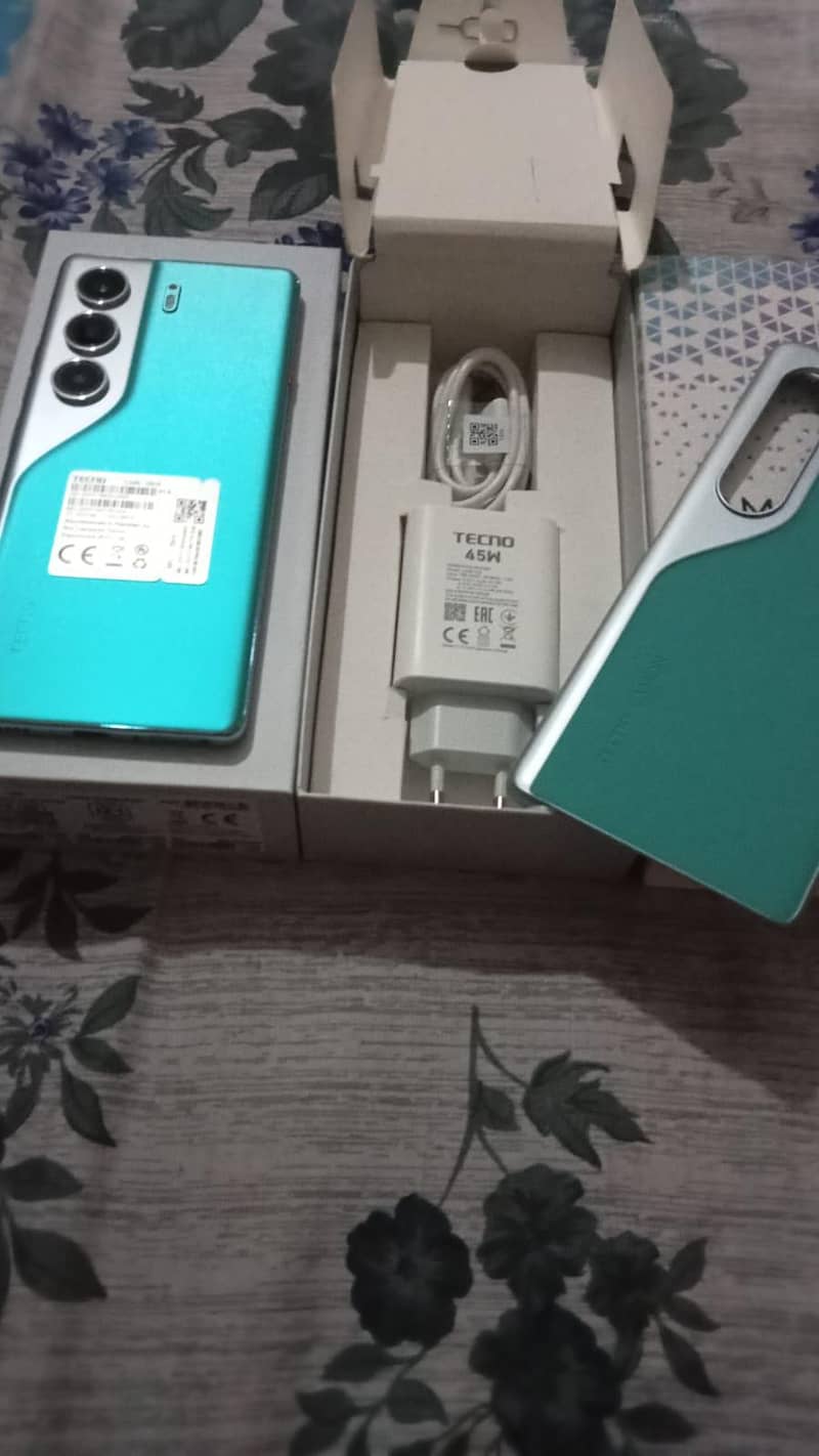tecno camon 40pro 6