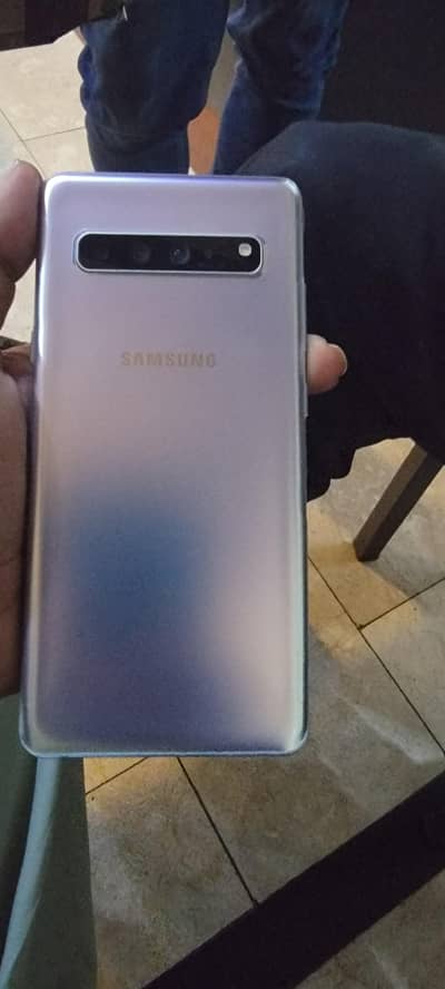 samsung s10 plus  5G 10 by 10