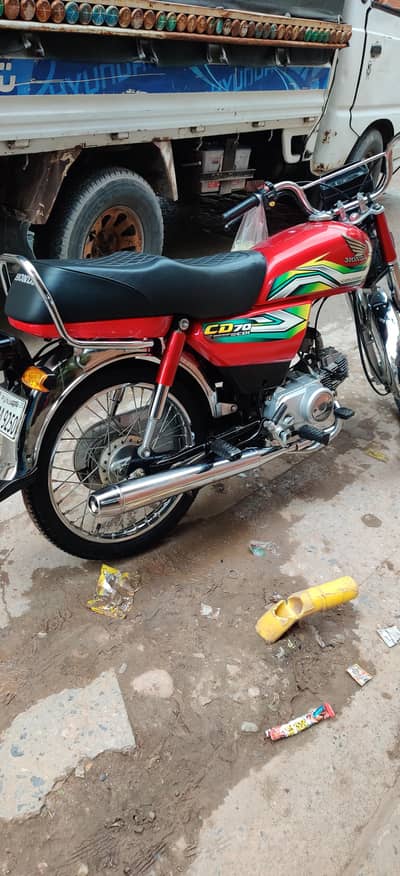 | Honda CD 70 | Model 2023 | Condition 10/10 |