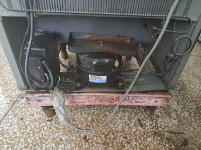 A 04 years carefully used PEL refrigerator with 8/10 condition