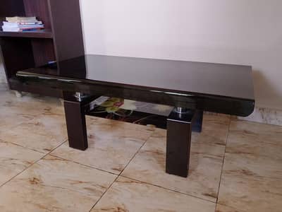 Glass Coffee Table – Modern Design | Good Condition