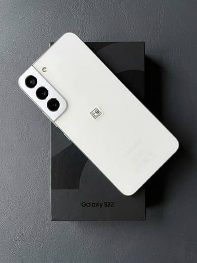 Samsung Galaxy S22 (Phantom White) With Box