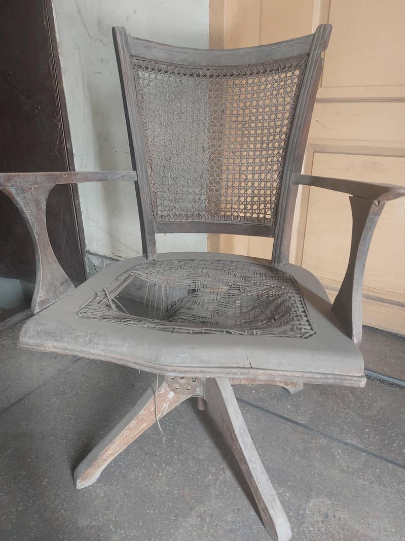 2 chairs 0
