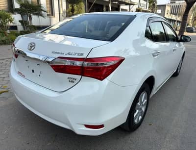 Toyota Corolla Grande 2017 Total Genuine 55K KM Full Option Lahore