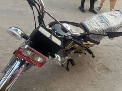 Honda 125 special edition gold