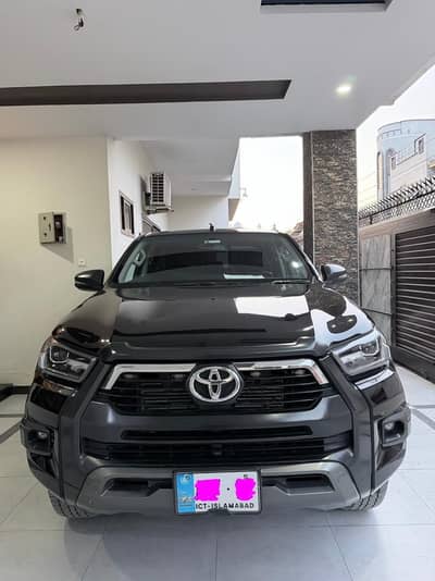 Toyoya Hilux Rocco 2022 black