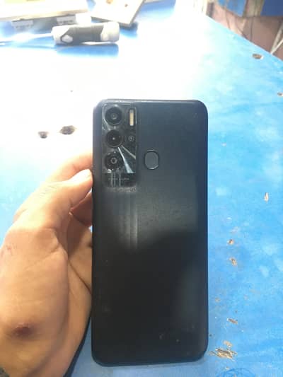 tacno pova new hai box sat hai normal condition ma hai panal change ha