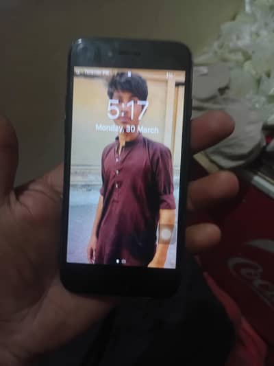 iphon 7 plus hy fingar km nai krta or foront camra bi