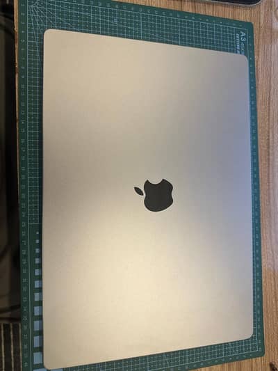 MacBook Pro M1 MAX(16-inch, 2021) 32GB 1TB 10 CPU 32 GPU