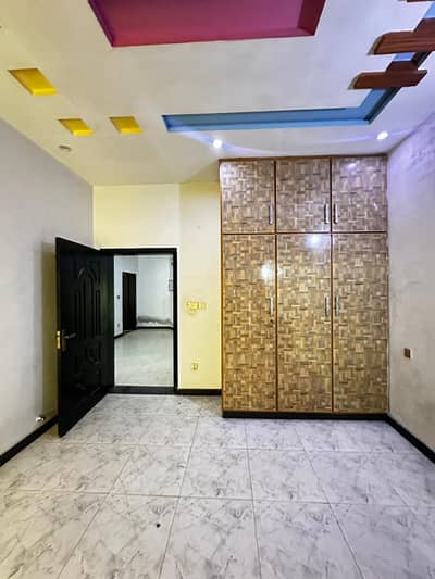 5 MARLA LIKE BRAND NEW LOWER PORTION WITH 1 BED AVAILABLE FOR RENTIN EDEN BOLUEVARD HOUSING SOCIETY COLLEGE ROAD LAHORE.