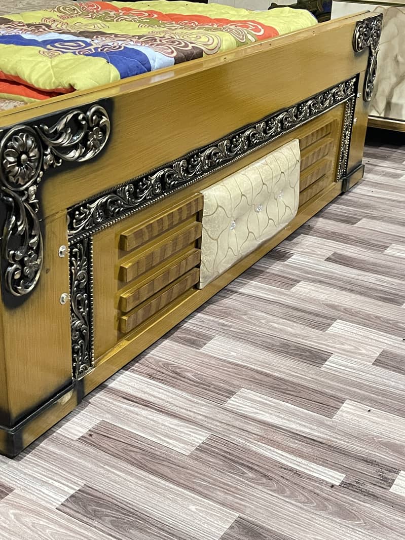 Bed and dressing table 2